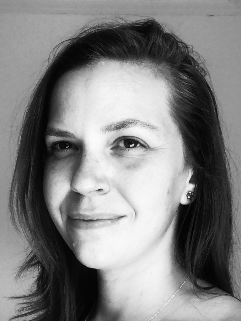 headshot_Emilia_Mello – Emilia Mello